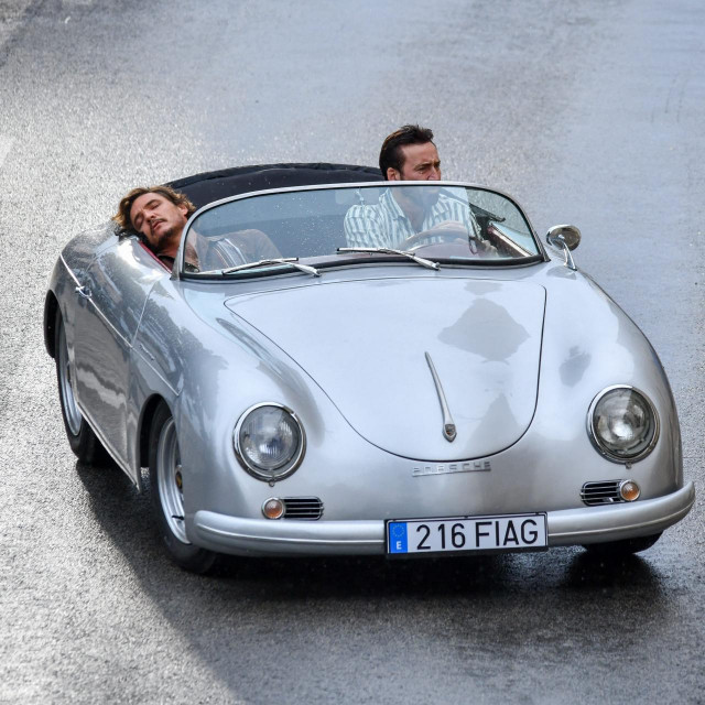 Nicolas Cage i Pedro Pascal snimaju scenu filma s Porscheom na ulazu u Umjetničku galeriju Dubrovnik&lt;br /&gt;
 