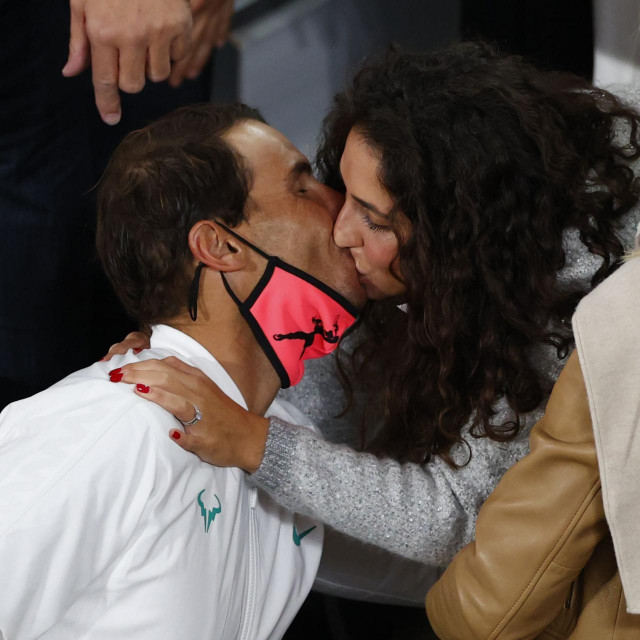 Poljubac Rafaela Nadala i supruge Marie Francisce Perello