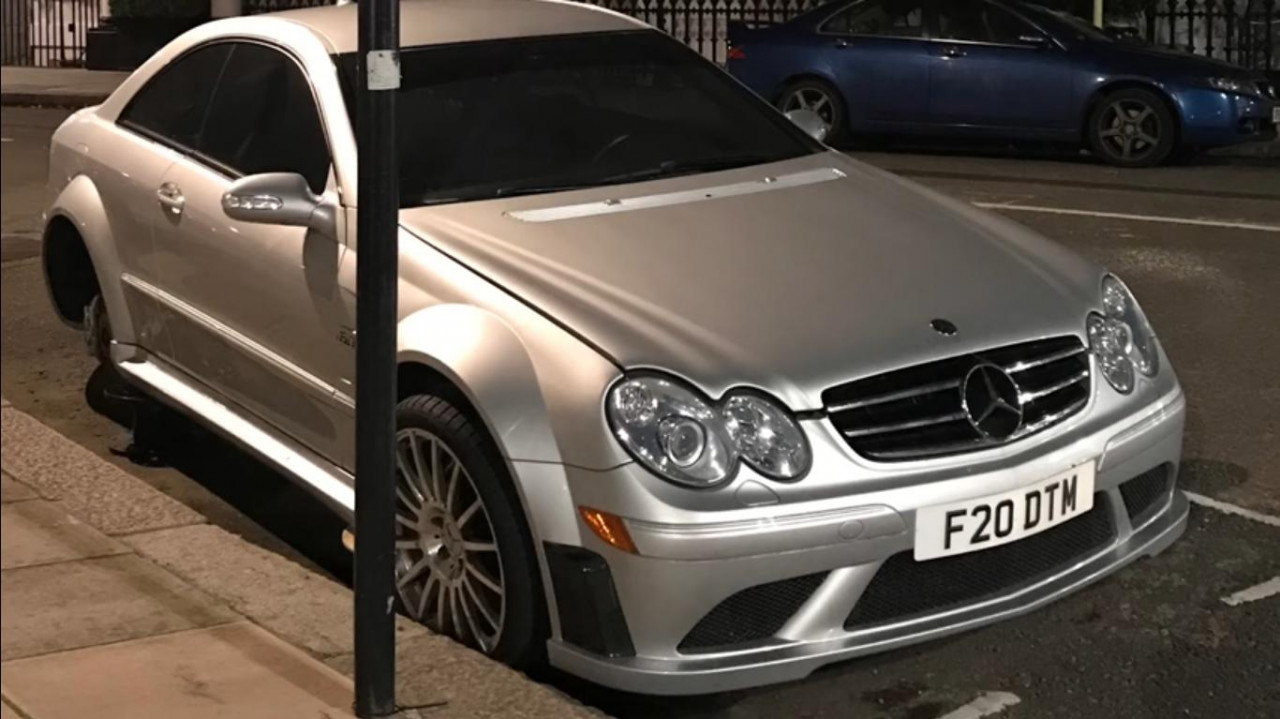 Auto Klub - Video: Jedan od tek 500 Mercedesa CLK Black Series ostao na ...