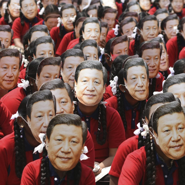 Učenici s maskama kineskog predsjednika Xija Jinpinga