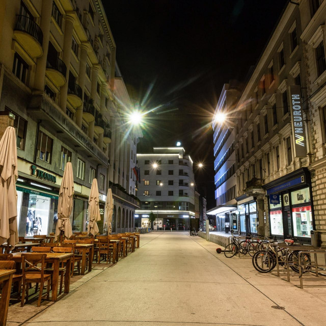 Prazne ulice Ljubljane tijekom policijskog sata uvedenog zbog koronavirusa