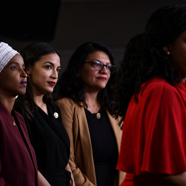 Najistaknutije zastupnice u Kongresu ponovno su izborile mandat Ilhan Abdullahi Omar, Alexandria Ocasio-Cortez, Rashida Tlaib i Ayanna Pressley