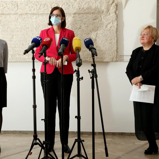 Dalija Orešković i Marijana Puljak su se udružile, dok je Puljak otprije surađivala s Ankom Mrak-Taritaš u formiranju tzv. Amsterdamske koalicije