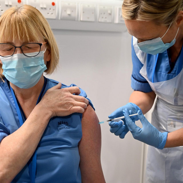 Cijeplenje Pfizerovim cjepivom u Velikoj Britaniji već je počelo