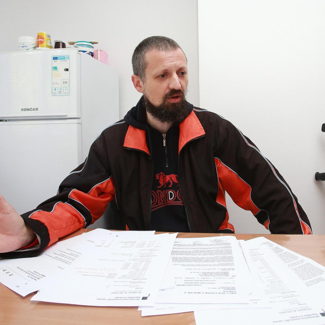 Damir Kušnjir ostao je invalid nakon operacije u vukovarskoj bolnici.&lt;br /&gt;
 