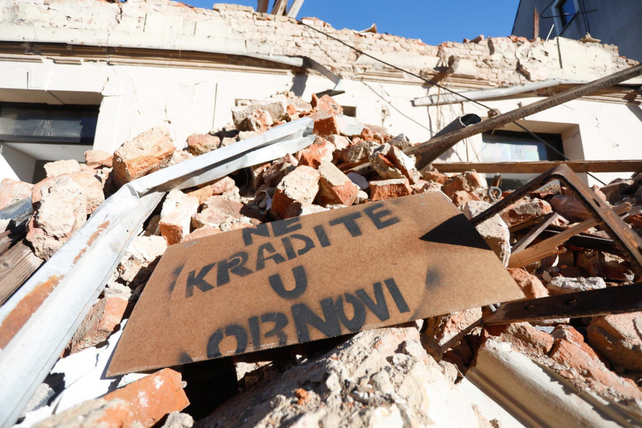 Jutarnji list - Tko je srušio kuće na Baniji, potres ili korupcija? 'Točno je, nisu se radila betonska pojačanja'
