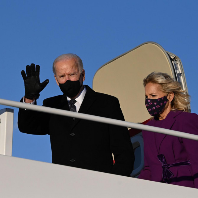 Joe Biden sa suprugom
