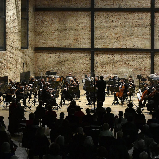 Tradicionalni koncert Zagrebačke filharmonije u Laubi bio je posvećen dr. Milanu Horvatu, jednom od njenih dirigenata/ravnatelja koji su za ansambl najviše učinili&lt;br /&gt;
 