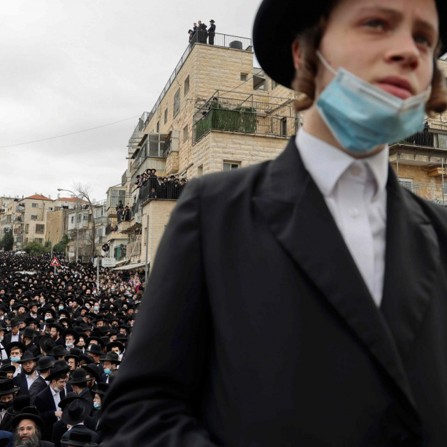 Tisuće ljudi okupilo se jučer na pogrebu rabina u Jeruzalemu