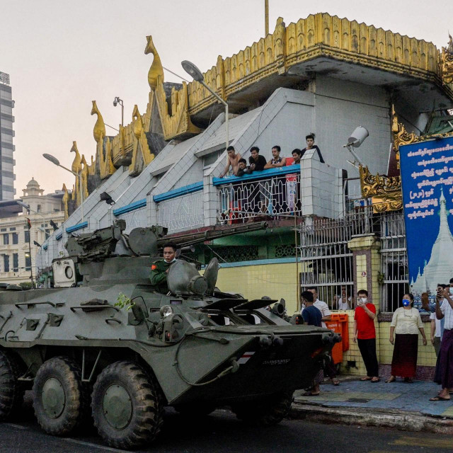 Vojska na ulicama Yangona