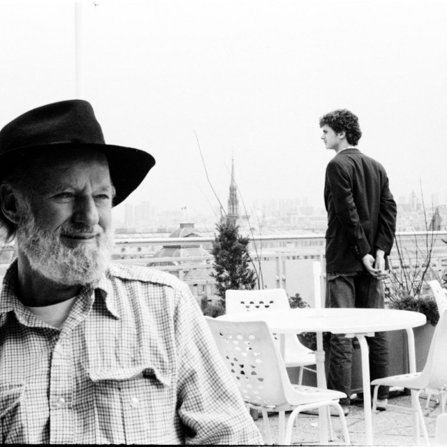 Lawrence Ferlinghetti sa svojim sinom Lorenzom u Parizu 1980. godine