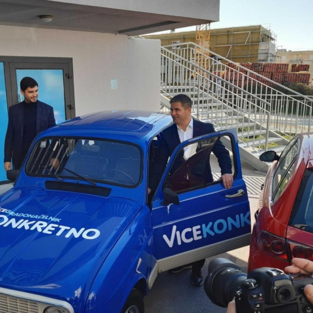 Plavi Renault 4 simbolizira, kaže Vice, njegov poduzetnički uspjeh