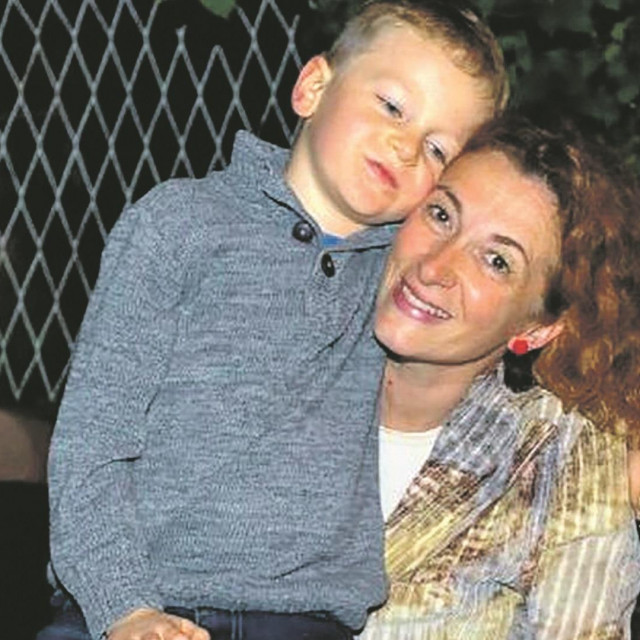 Nataša Bahun, voditeljica udruge „Progovori autizam – širi ljubav“ sa sinom Ivorom