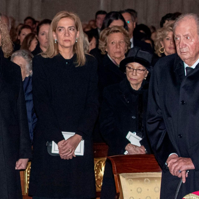Princeze Elena (lijevo) i Cristina (desno) s ocem, bivšim kraljem Juanom Carlosom