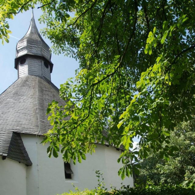 ilustracija/Crkva u njemačkom gradiću Moehnesee