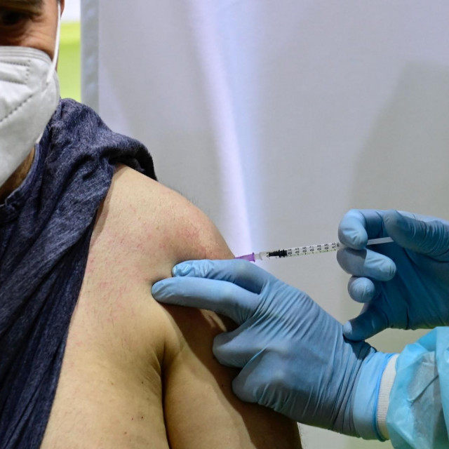 Cijepljenje AstraZenecinim cjepivom