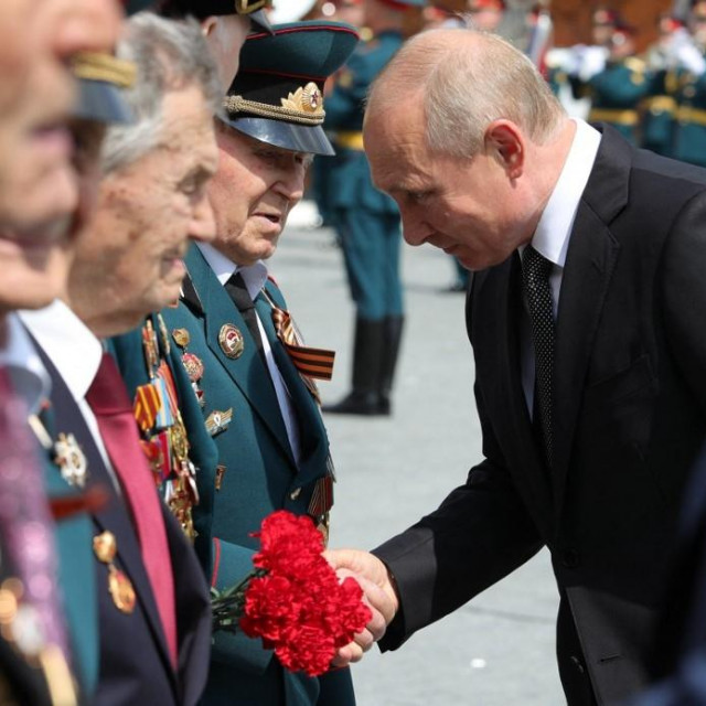 Vladimir Putin s borcima Drugog svjetskog rata