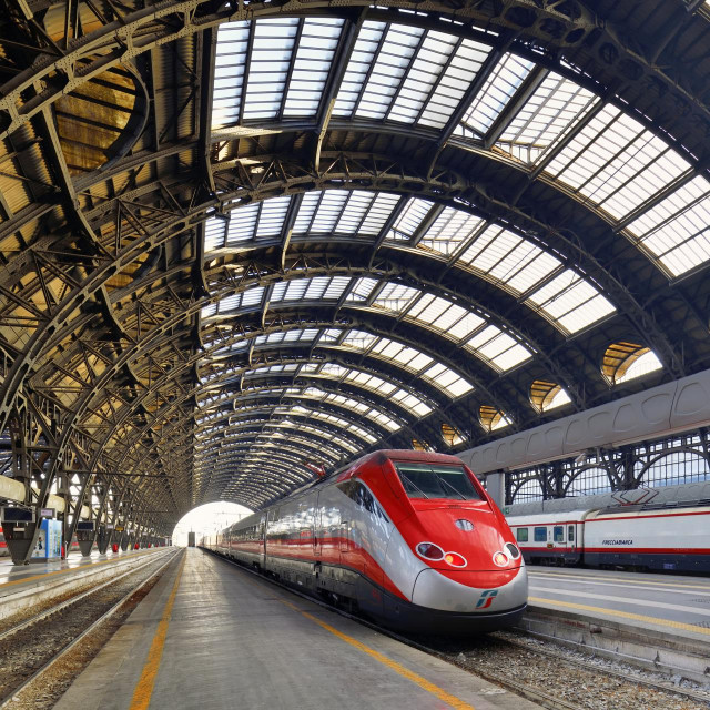 Ilustracija, brzi vlak Frecciarossa u Milanu