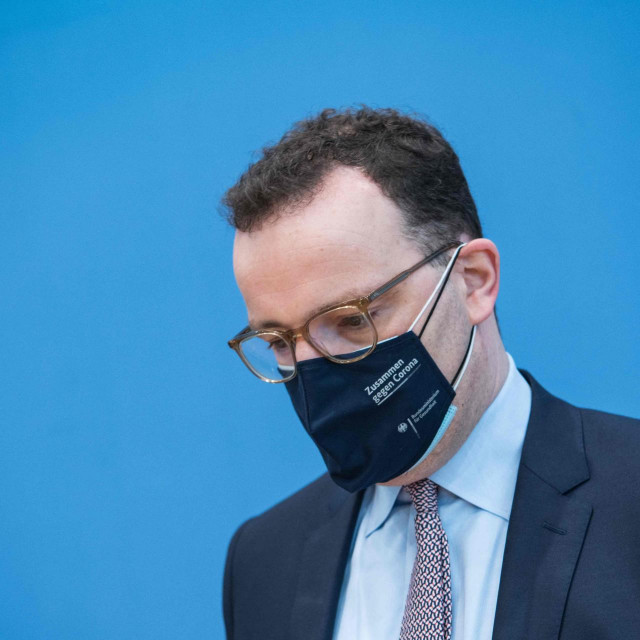 Novi udar na vladu Angele Merkel: Ministar naručio maske preko tvrtke za koju radi njegov suprug K_10489845_640