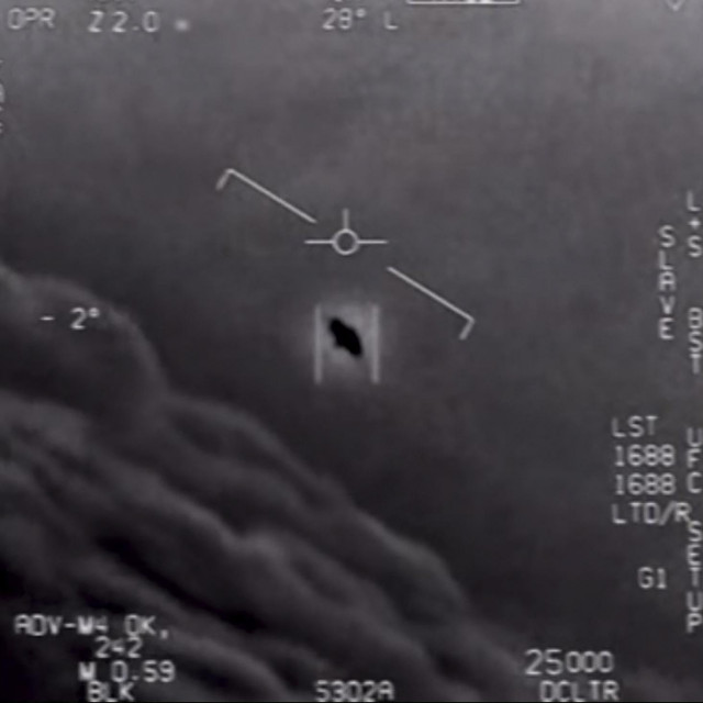 Snimka NLO-a kojeg je uočio pilot Ratne mornarice SAD-a