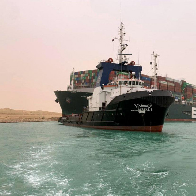Brod MV Ever Given (Evergreen) nasukan u Sueskom kanalu
