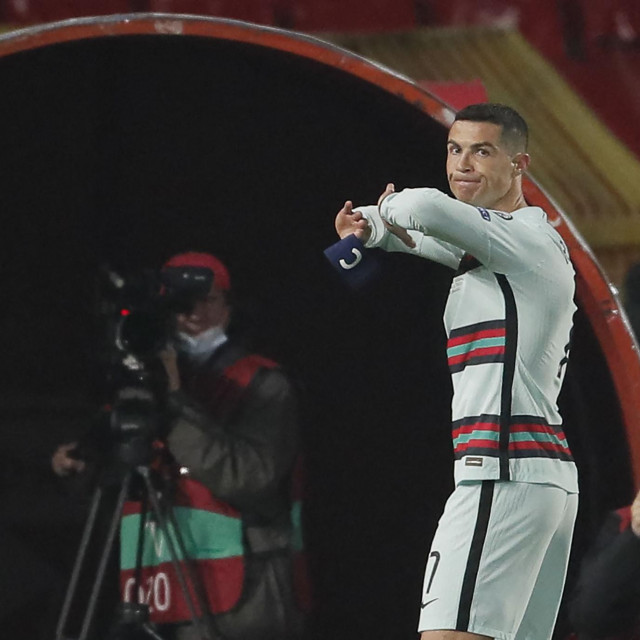 Cristiano Ronaldo bacio je kapetansku vrpcu u Beogradu