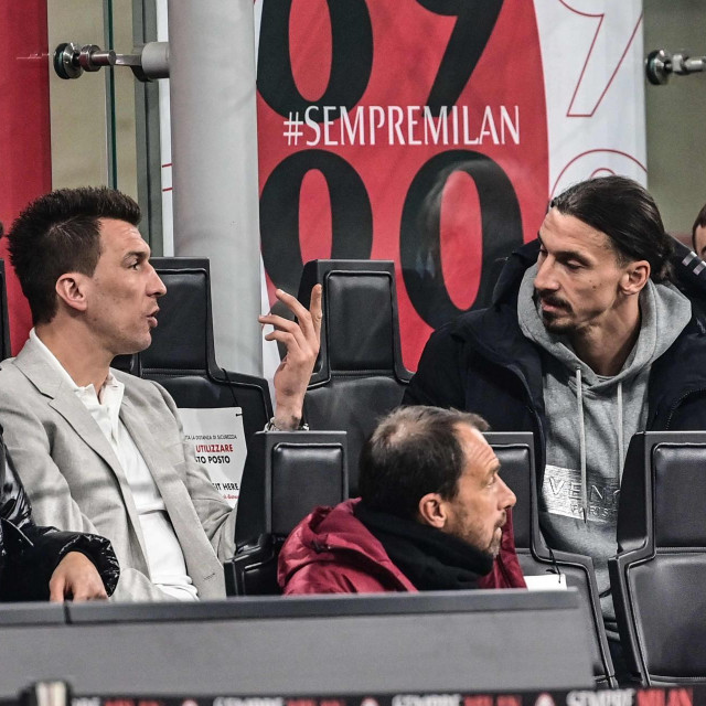 Ibrahimović i Mandžo u razgovoru na tribinama