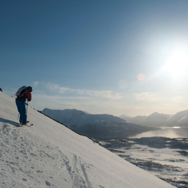 Ilustracija, skijaš u Norveškoj