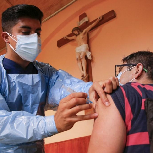 U Čileu je masovno cijepljenje organizirano i u crkvama