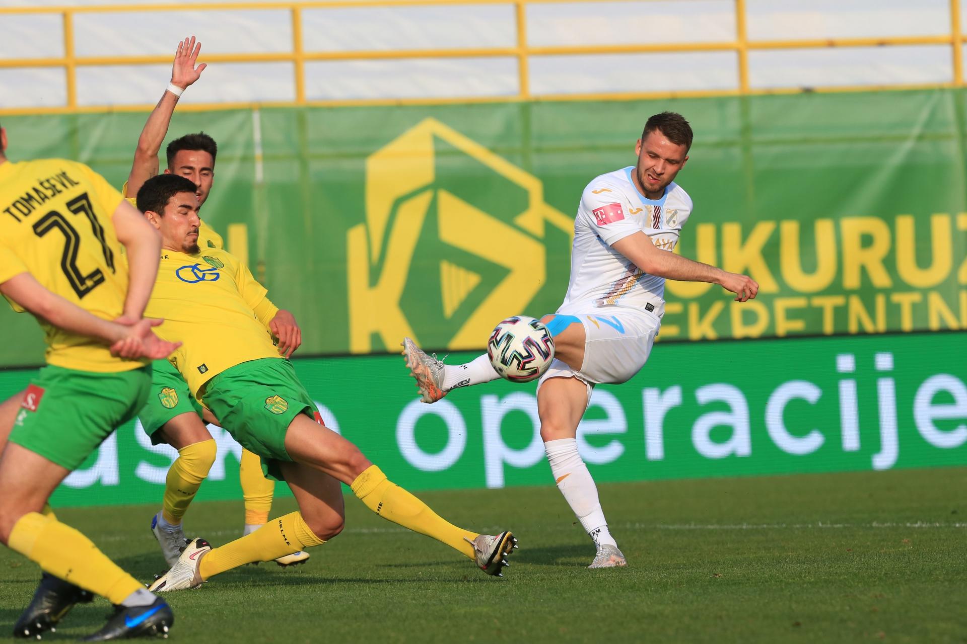 Sportske novosti - VIDEO: POGLEDAJTE NAJSPORNIJI TRENUTAK I SAMI  PROCIJENITE JESU LI SUCI BILI U PRAVU! Rijeka zabila u 91., burno  proslavila gol, a onda se javio VAR