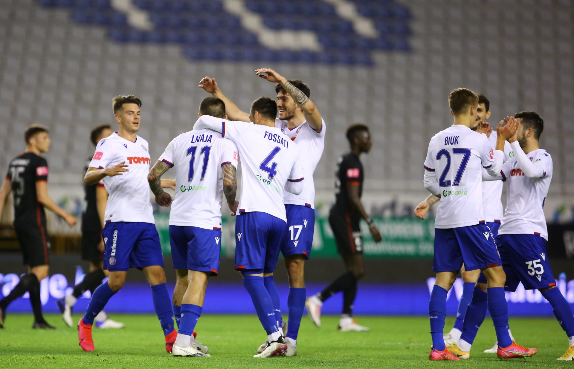 Cheppitos - O croata Lovre Kalinic é impossível perder de vista. Isto  porque o goleiro, que está participando da Copa do Mundo na Rússia, mede  impressionantes 2,01m de altura! Tornando-o o maior