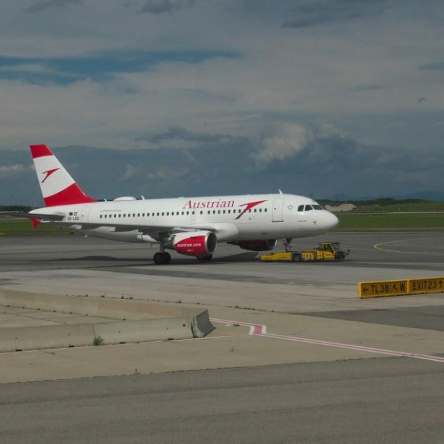 Prizemljeni avion Austrian Airlinesa