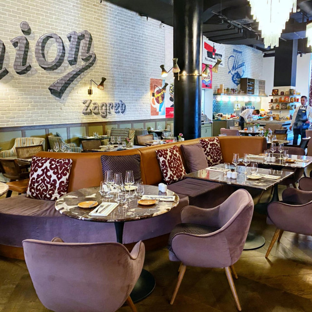 ReUnion restoran u Branimir Mingle Mallu