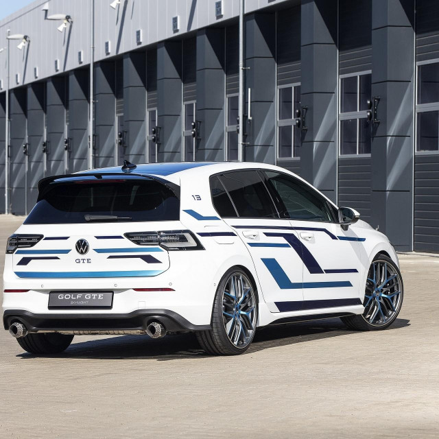 2021 Volkswagen Golf GTE Skylight