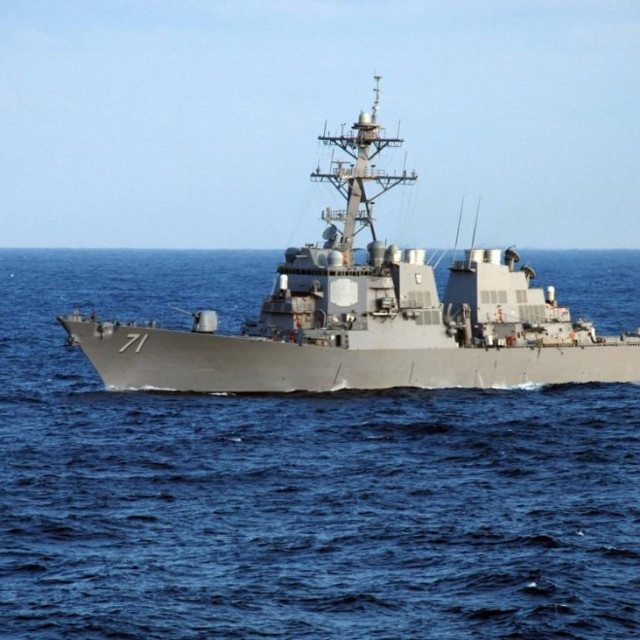 Američki razarač USS Ross 