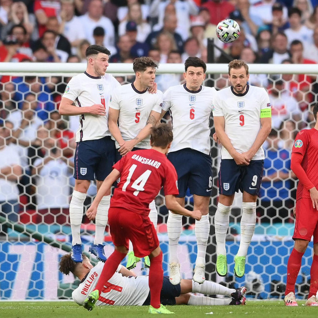 Danac Mikkel Damsgaard zabija Englezima iz slobodnog udarca u polufinalu Eura