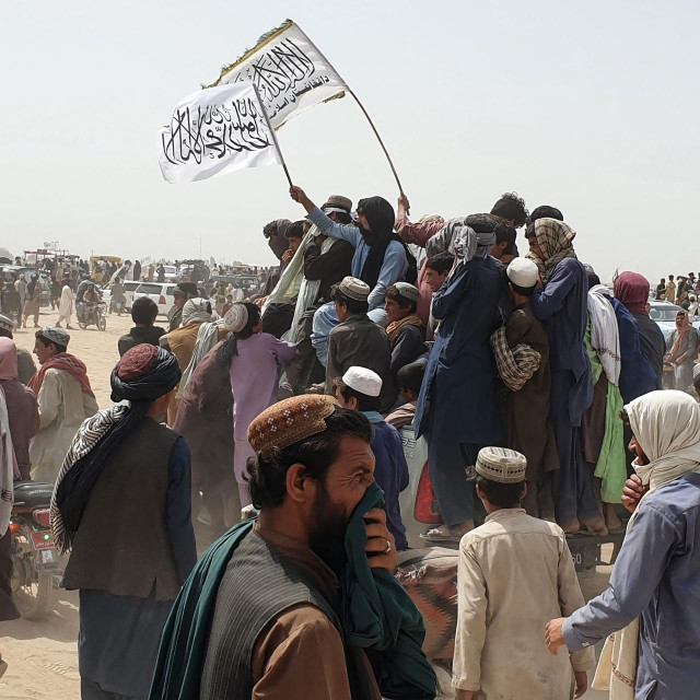 Talibanska zastava na graničnom prijelazu Spin Boldak 