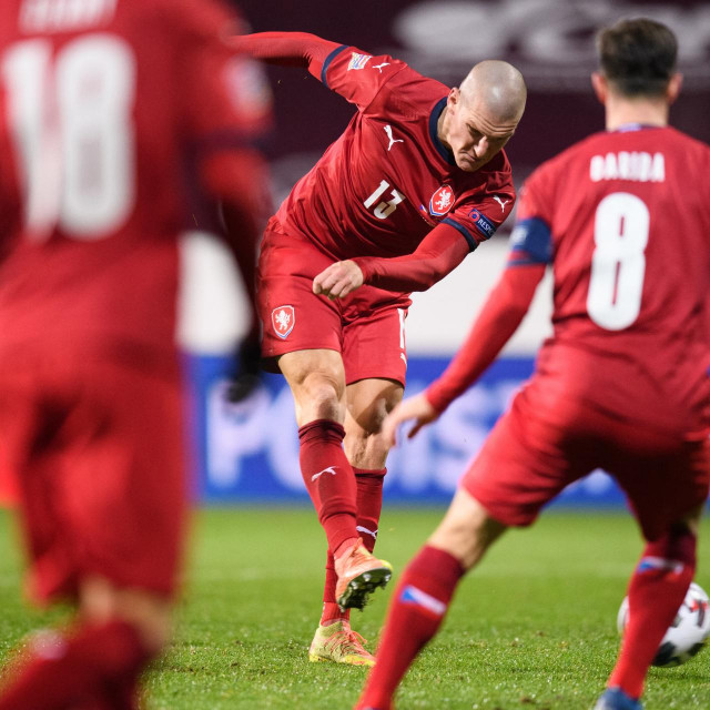 Czech Republic's forward Zdenek Ondrasek (C) scores during the UEFA Nations League football match Czech Republic v Slovakia in Plzen on November 18, 2020. (Photo by Vlastimil Vacek/AFP)