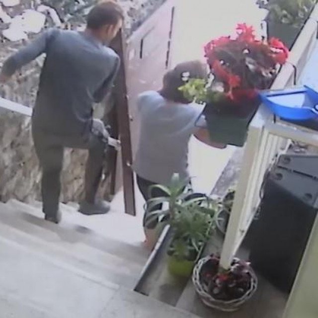 Prizor napada na ženu u Splitu