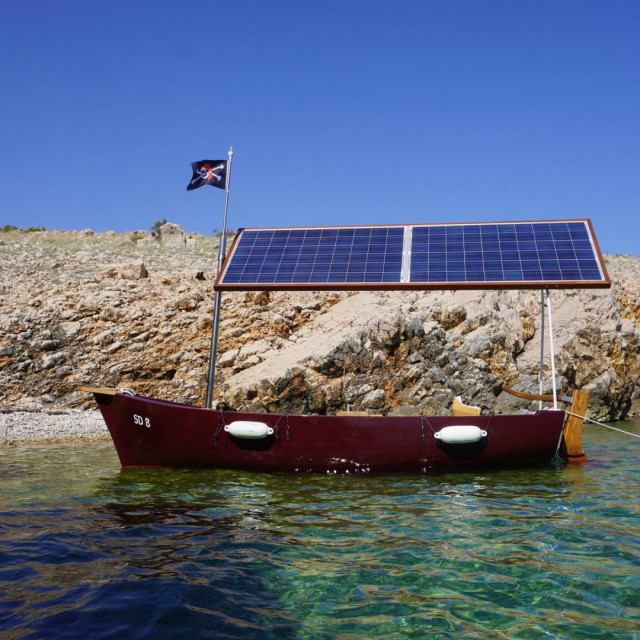 Solarna barka Tina Šturlića