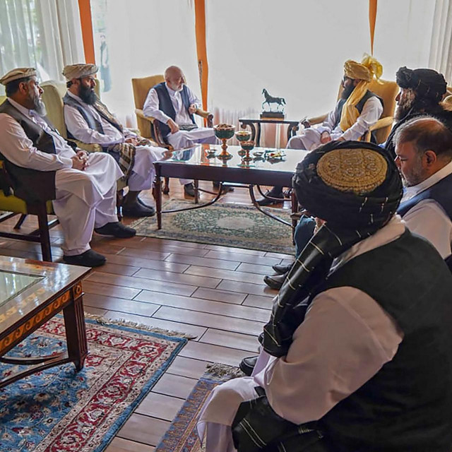 Talibani na sastanku s bivšim predsjednikom Hamidom Karzaijem