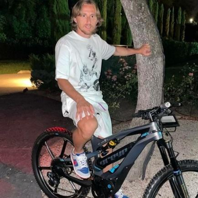 Luka Modrić na biciklu Greyp