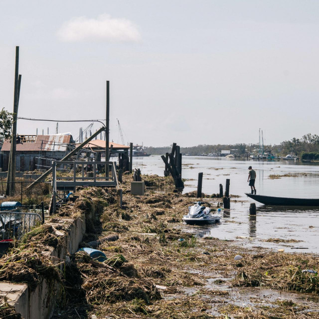 Stanovnici se pripremaju za prosijavanje ruševina u New Orleansu nakon uragana Ida
