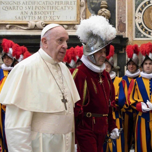 Papa Franjo i švicarska garda
