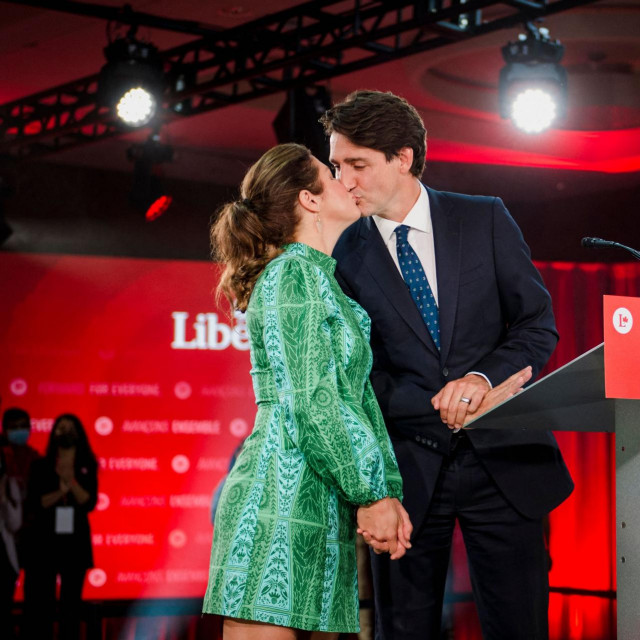 Justin Trudeau i supruga Sophie Gregoire-Trudeau, te djeca Ella-Grace i Xavier prije njegovog pobjedničkog govora
