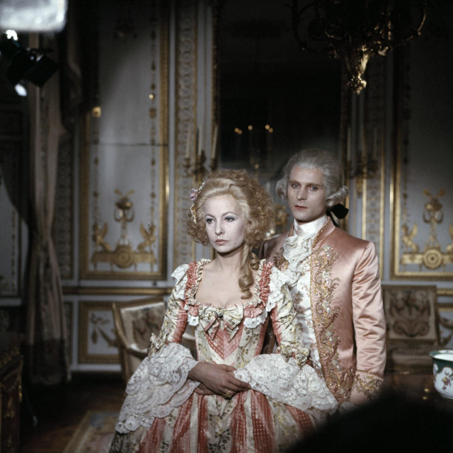 Prizor iz TV serije Marie Antoinette, u kojemu je Geneviève Casile utjelovala Marie Antoinette, a Henri Deus grofa