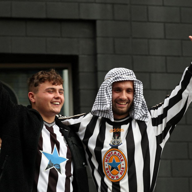 Slavlje navijača Newcastlea nakon što su postali najbogatiji klub na svijetu