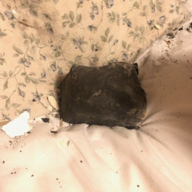 Meteorit u krevetu