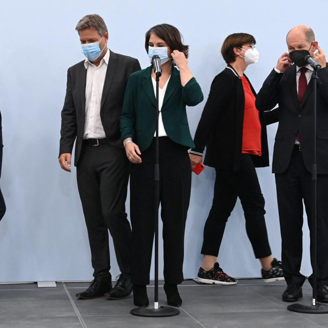 Slijeva: Norbert Walter-Borjans, supredsjedatelj SPD-a, Robert Habeck i Annalena Baerbock, Zeleni, Saskia Esken, supredsjedateljica SPD-a i Olaf Scholz
