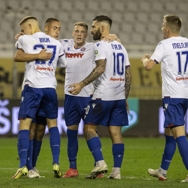 Slavlje igrača Hajduka nakon Ljubičićevog pogotka
